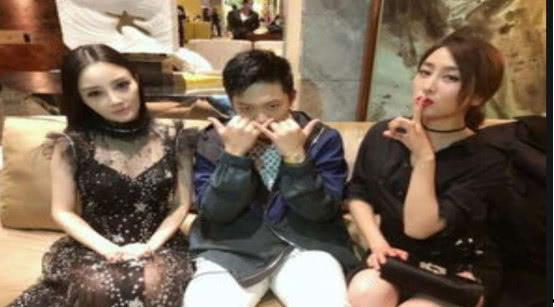 吃瓜群众图片娱乐圈,揭秘明星幕后故事